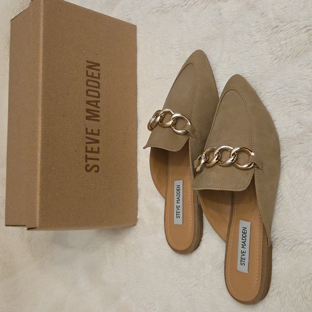 Brand New Steve Madden Vivo Tan Pointed Mules with Gold Chain In Size 6.5 - Picture 2 of 10